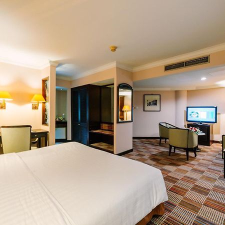 Grand Diamond Hotel Yogyakarta Maguwo Exterior photo