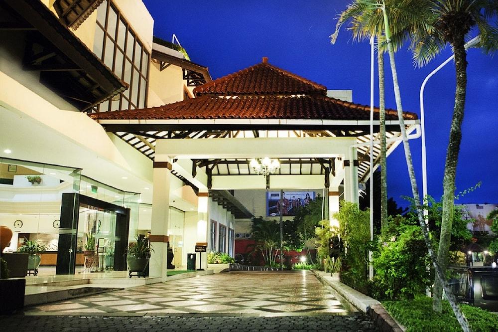 Grand Diamond Hotel Yogyakarta Maguwo Exterior photo