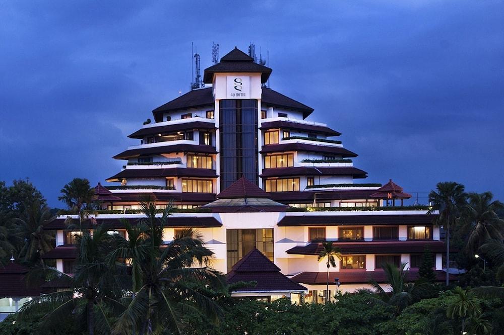 Grand Diamond Hotel Yogyakarta Maguwo Exterior photo