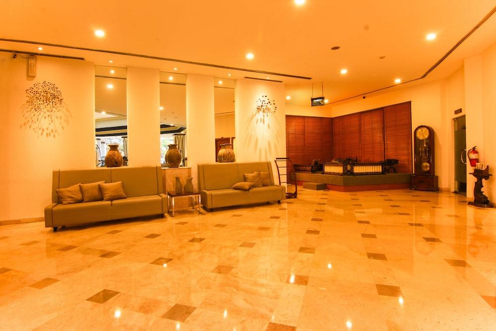 Grand Diamond Hotel Yogyakarta Maguwo Exterior photo