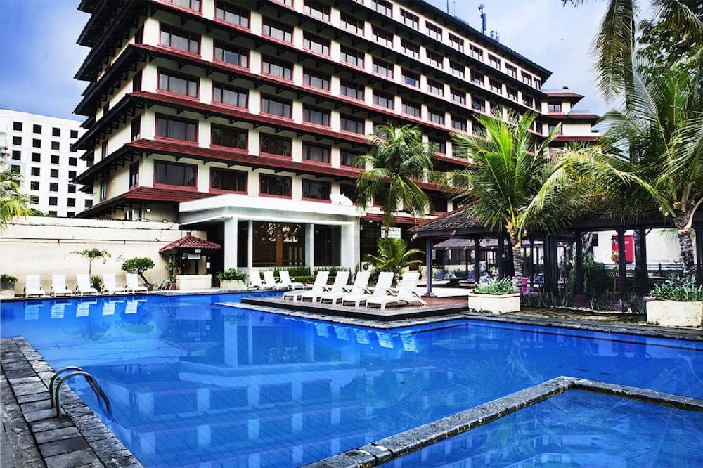 Grand Diamond Hotel Yogyakarta Maguwo Exterior photo