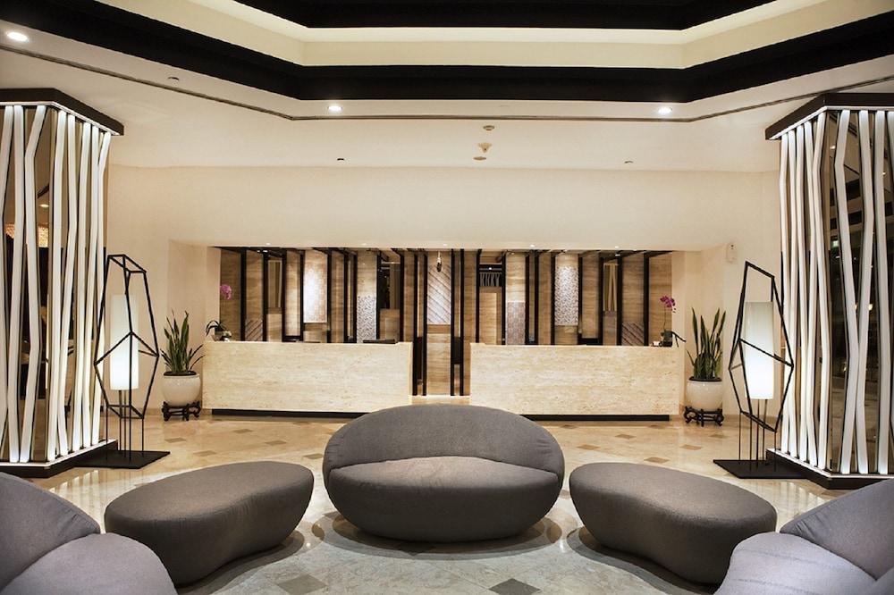 Grand Diamond Hotel Yogyakarta Maguwo Exterior photo