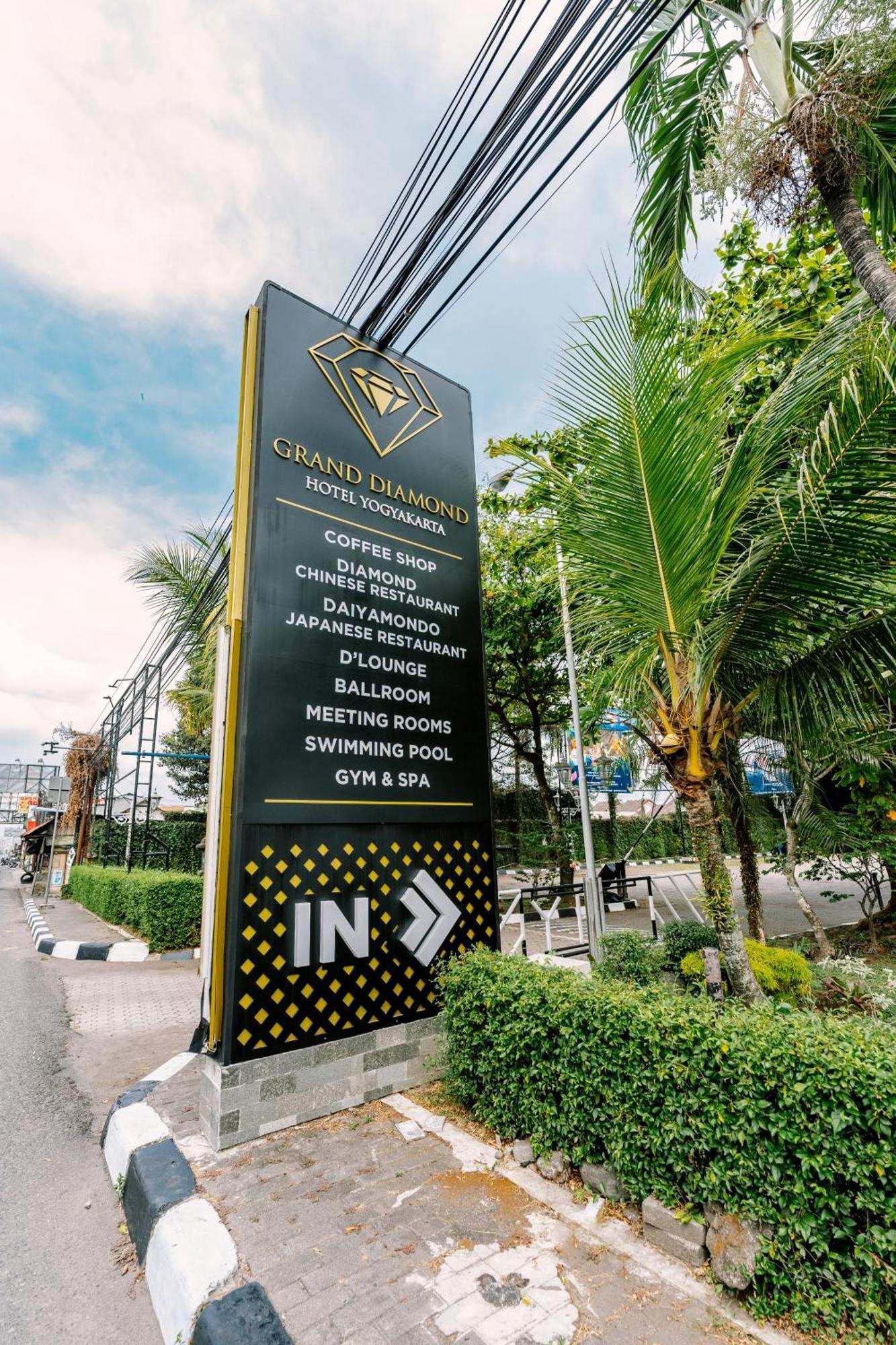 Grand Diamond Hotel Yogyakarta Maguwo Exterior photo