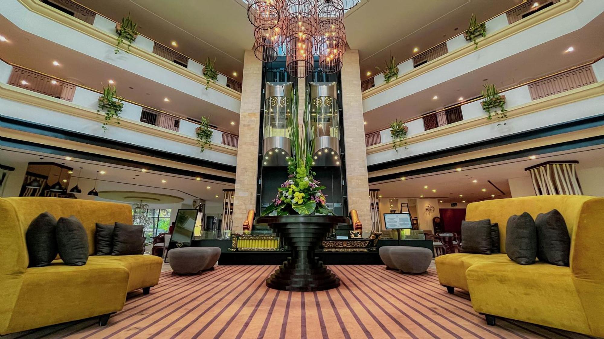 Grand Diamond Hotel Yogyakarta Maguwo Exterior photo