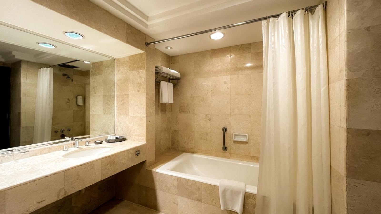 Grand Diamond Hotel Yogyakarta Maguwo Exterior photo