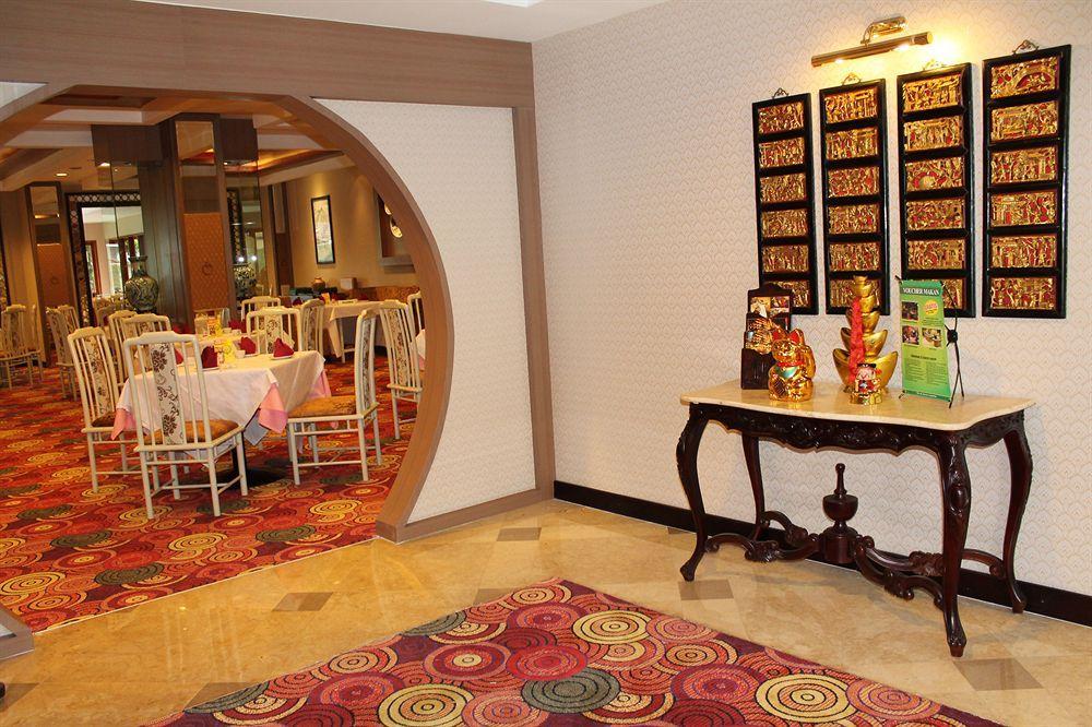 Grand Diamond Hotel Yogyakarta Maguwo Exterior photo
