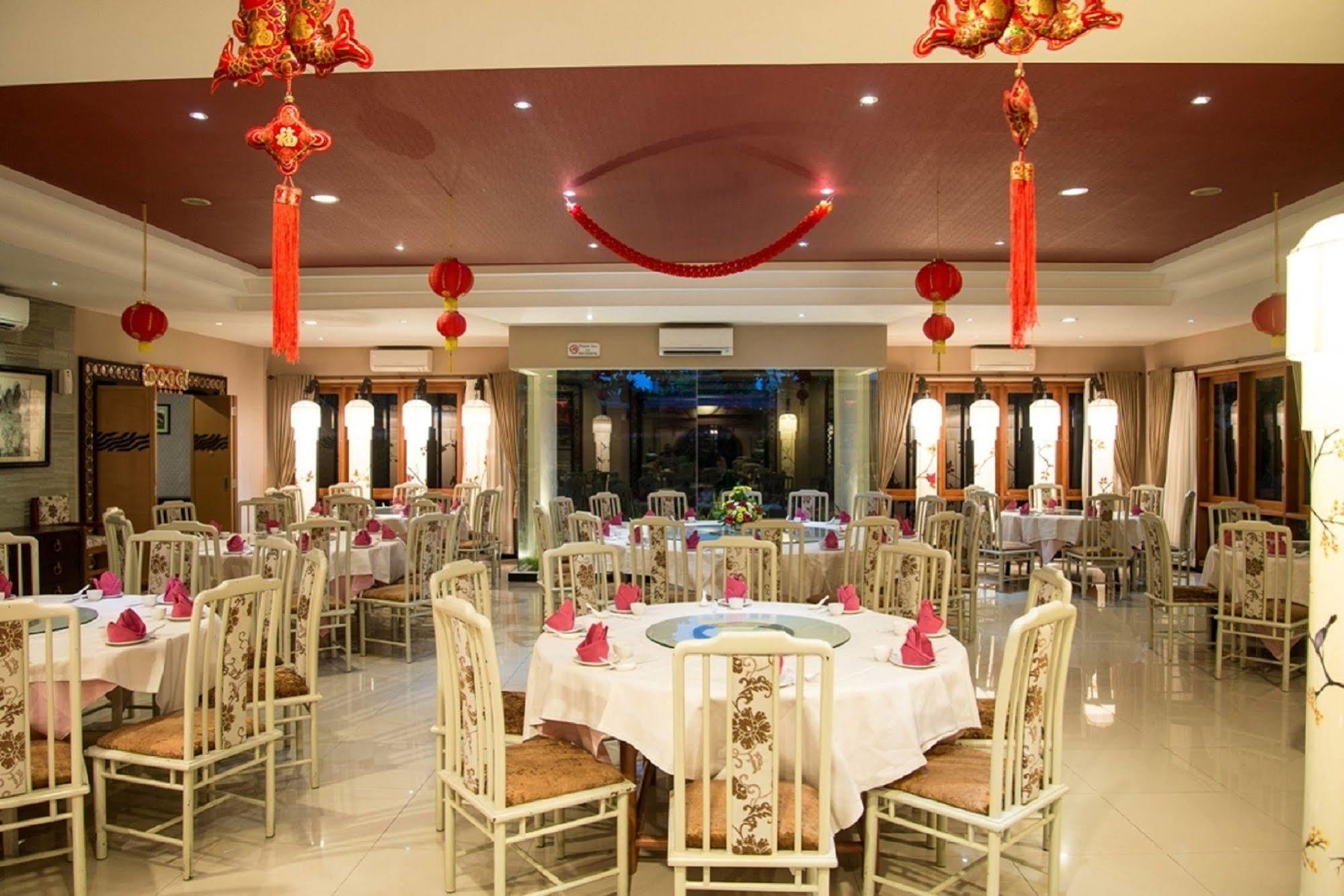 Grand Diamond Hotel Yogyakarta Maguwo Exterior photo