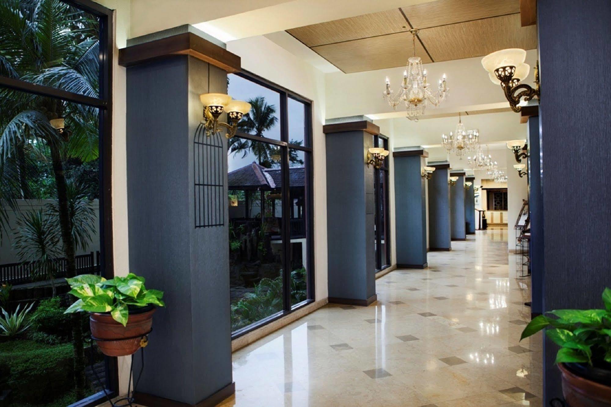 Grand Diamond Hotel Yogyakarta Maguwo Exterior photo