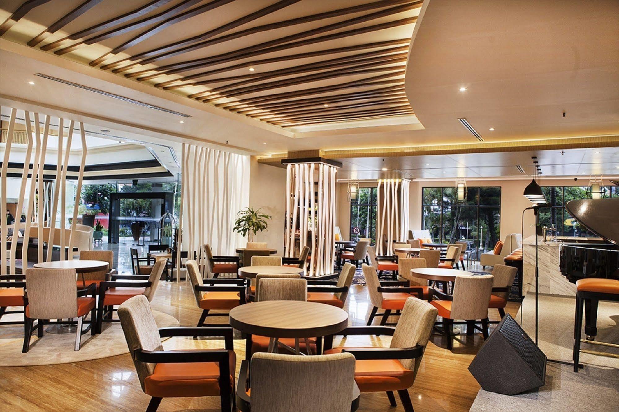 Grand Diamond Hotel Yogyakarta Maguwo Exterior photo