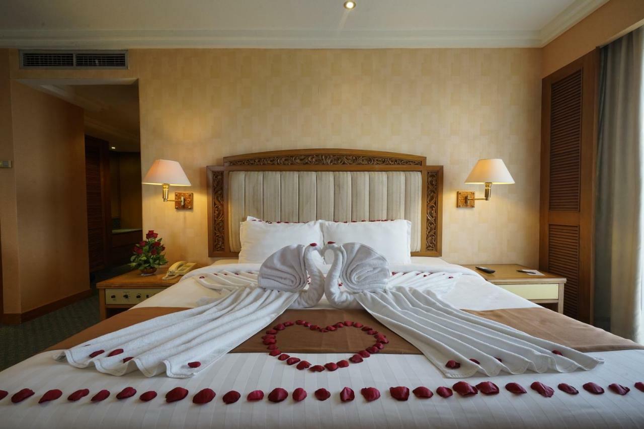 Grand Diamond Hotel Yogyakarta Maguwo Exterior photo